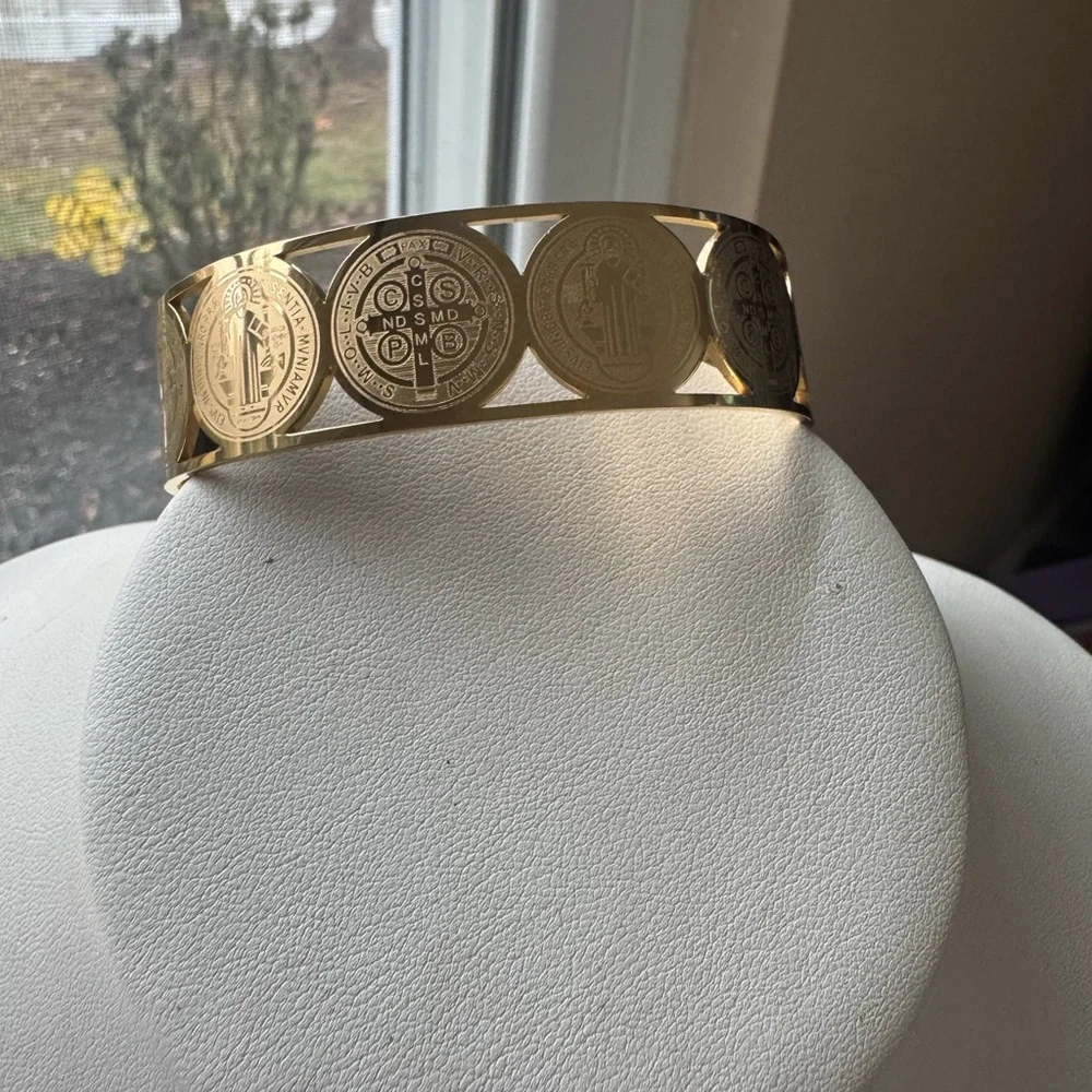 Chic Gold Coin Cuff Bracelet - Picture 13 of 14